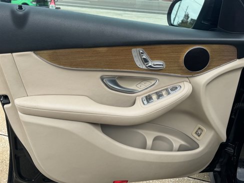 Used 2018 Mercedes-Benz GLC 300 w/ Premium Package image 13