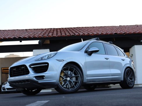 Used 2013 Porsche Cayenne Turbo image 3