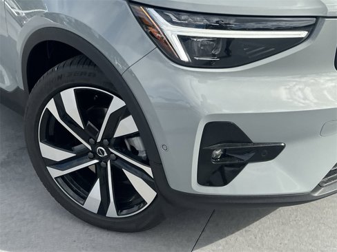New 2025 Volvo XC40 B5 Plus w/ Protection Package Premier image 2