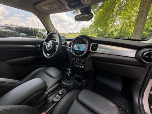 Used 2022 MINI Cooper S w/ Premium Package image 23