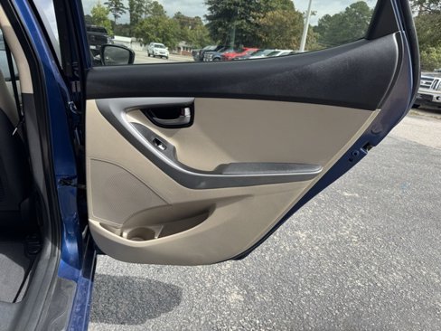 Used 2015 Hyundai Elantra SE image 12