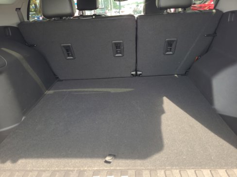 Used 2024 GMC Terrain SLT image 29