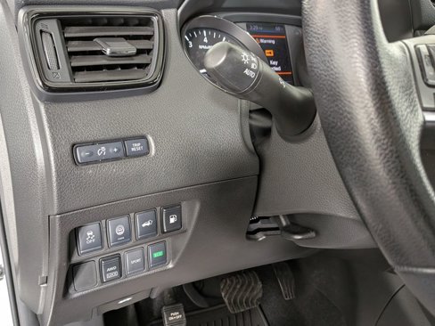 Used 2020 Nissan Rogue SV image 23