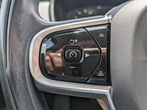 Certified 2022 Volvo XC90 T6 Momentum w/ Climate Package image 26