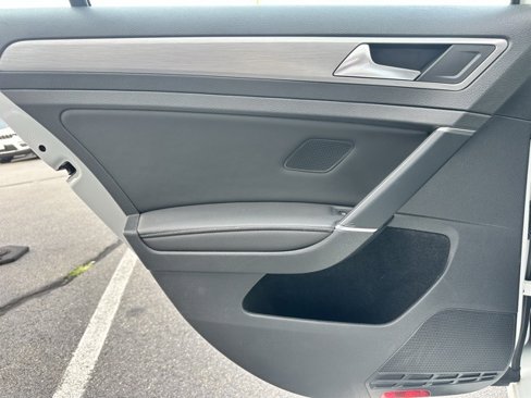 Used 2017 Volkswagen Golf Wolfsburg Edition image 20