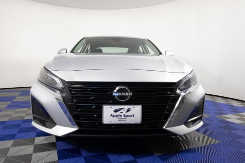 Used 2023 Nissan Altima 2.5 SV image 2