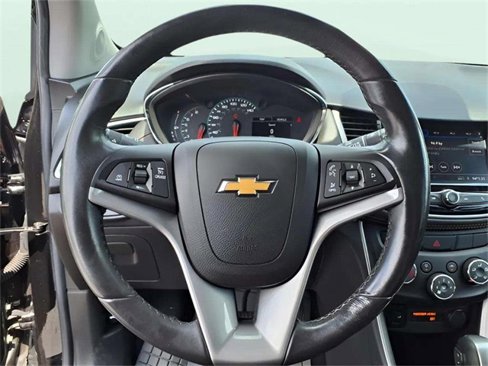 Used 2022 Chevrolet Trax LT w/ Midnight Edition image 12