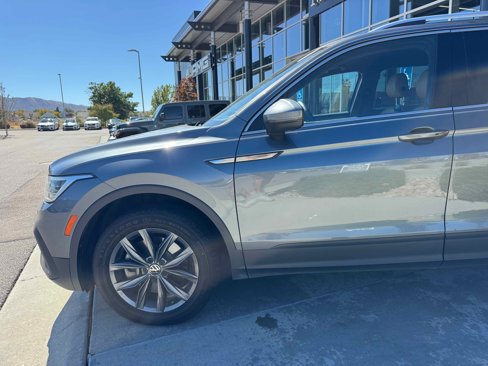 Used 2022 Volkswagen Tiguan SE image 2