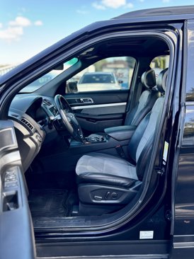 Used 2017 Ford Explorer XLT w/ XLT Technology Feature Bundle image 23