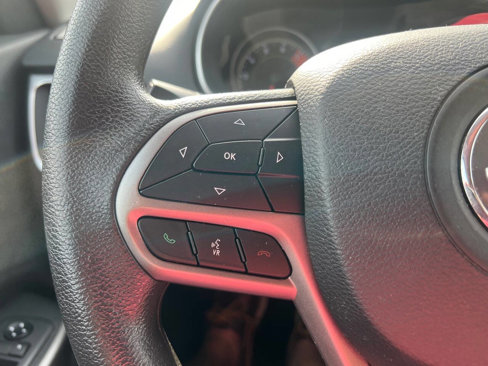 Used 2019 Jeep Cherokee Latitude w/ Popular Appearance Group image 15