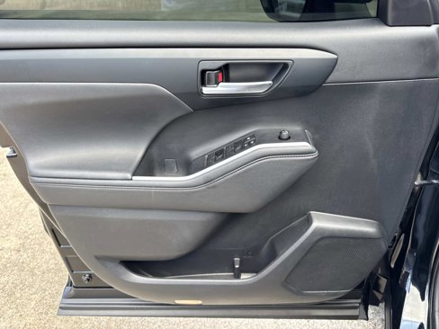Used 2024 Toyota Highlander XSE image 18
