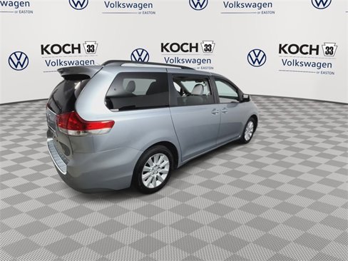 Used 2014 Toyota Sienna Limited image 8
