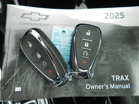 Certified 2025 Chevrolet Trax LT w/ Driver Confidence Package image 21