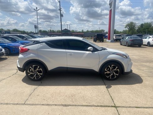 Used 2018 Toyota C-HR XLE image 7