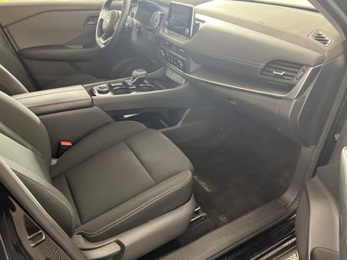 Used 2023 Nissan Rogue S image 13