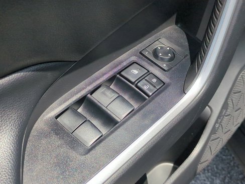 Used 2021 Toyota RAV4 LE image 14