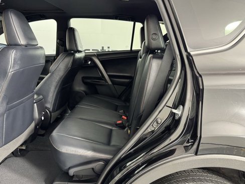Used 2018 Toyota RAV4 SE image 25
