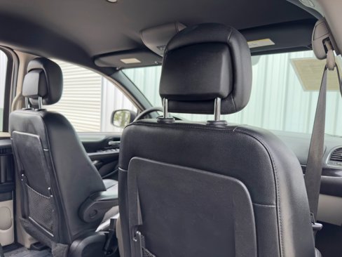 Used 2019 Dodge Grand Caravan SXT image 29