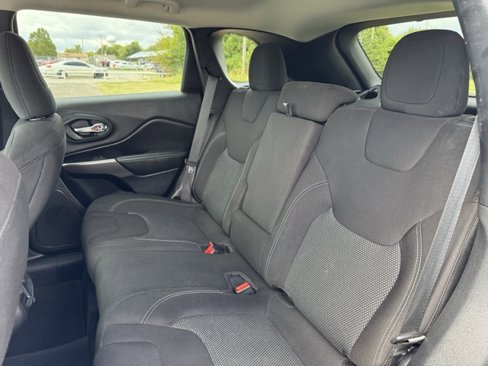 Used 2021 Jeep Cherokee Latitude image 12