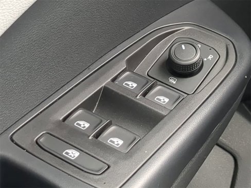 Used 2024 Volkswagen Taos SE w/ Panoramic Sunroof Package image 24