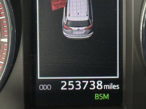 Used 2018 Toyota RAV4 SE image 15