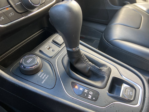Used 2020 Jeep Cherokee Latitude Plus image 21