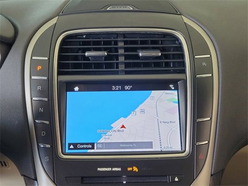 Used 2019 Lincoln Nautilus Select image 24
