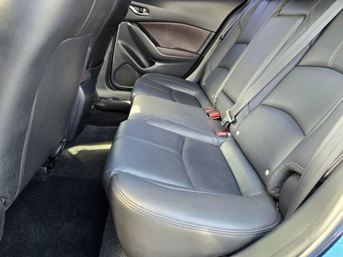 Used 2018 MAZDA MAZDA3 Touring image 12