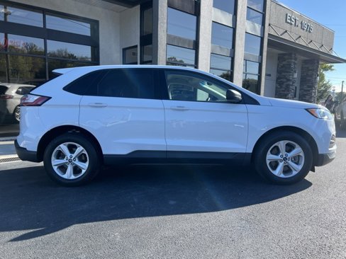 Used 2019 Ford Edge SE image 2