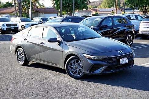 Certified 2024 Hyundai Elantra SEL image 3