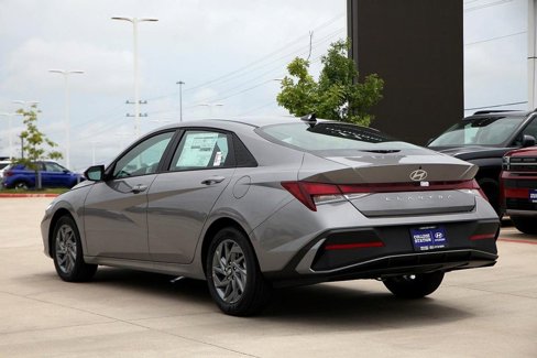 Used 2024 Hyundai Elantra SEL image 5