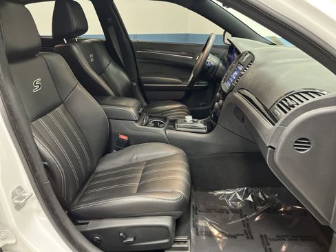 Used 2019 Chrysler 300 S image 29
