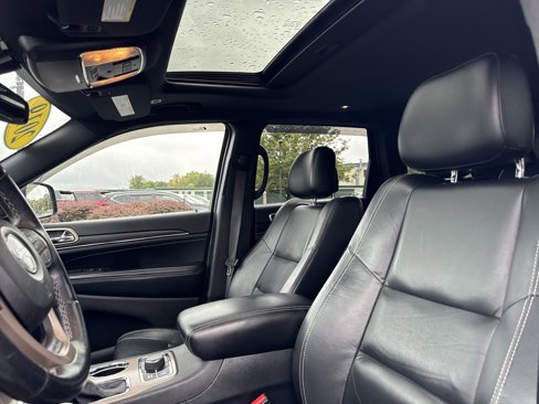 Used 2017 Jeep Grand Cherokee Limited image 28