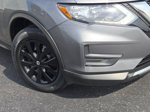 Used 2018 Nissan Rogue S image 3