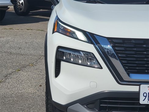 Used 2023 Nissan Rogue S image 3