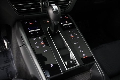 Certified 2025 Porsche Macan image 18