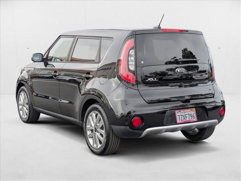 Used 2017 Kia Soul + image 7