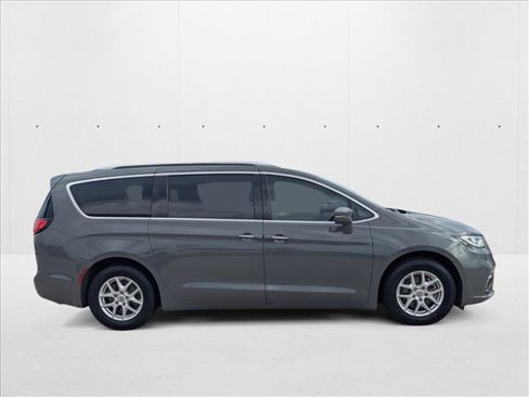 Used 2021 Chrysler Pacifica Touring-L image 4