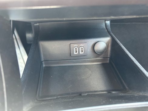 Used 2020 Ford Fusion Titanium image 31