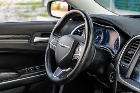 Used 2015 Chrysler 300 Limited w/ Driver Convenience Group image 11