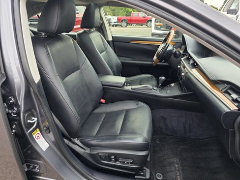 Used 2015 Lexus ES 300h image 24