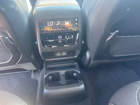 Used 2023 Jeep Grand Cherokee L Laredo image 16