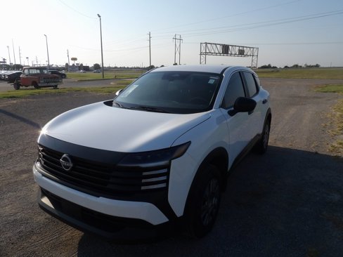 Used 2025 Nissan Kicks S image 2