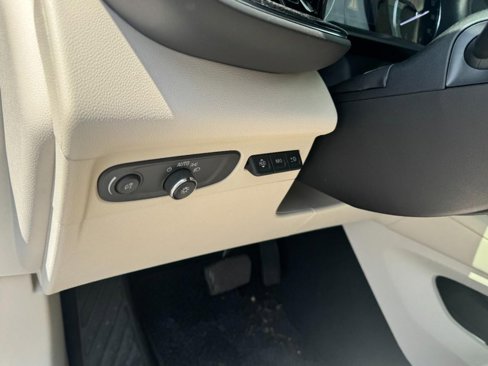 Used 2023 Buick Envision Avenir image 14