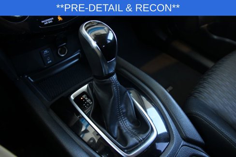 Used 2017 Nissan Rogue SV image 13