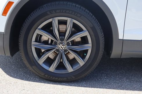 Used 2022 Volkswagen Tiguan SE image 9