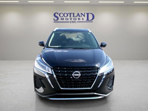 Used 2024 Nissan Kicks SV image 3