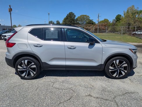 Certified 2023 Volvo XC40 B5 Plus image 3