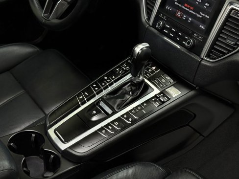 Used 2018 Porsche Macan S image 31