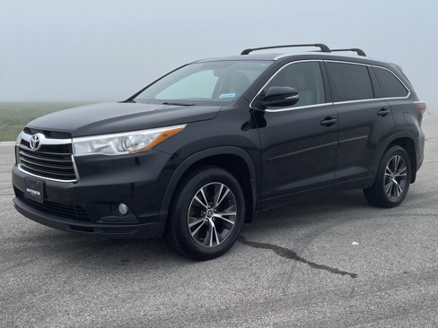 Used 2016 Toyota Highlander XLE image 2